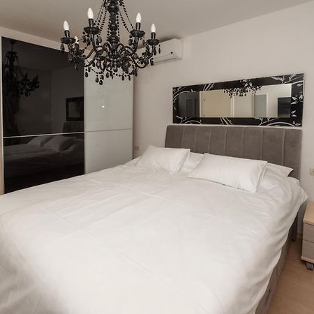 Lavanda Residence With Heated Pool Trogir Split Donji Okrug  Kültér fotó