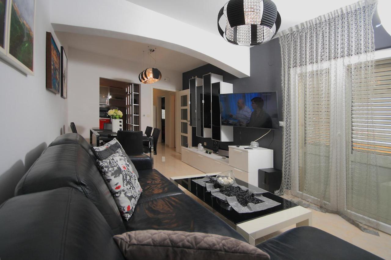 Lavanda Residence With Heated Pool Trogir Split Donji Okrug  Kültér fotó