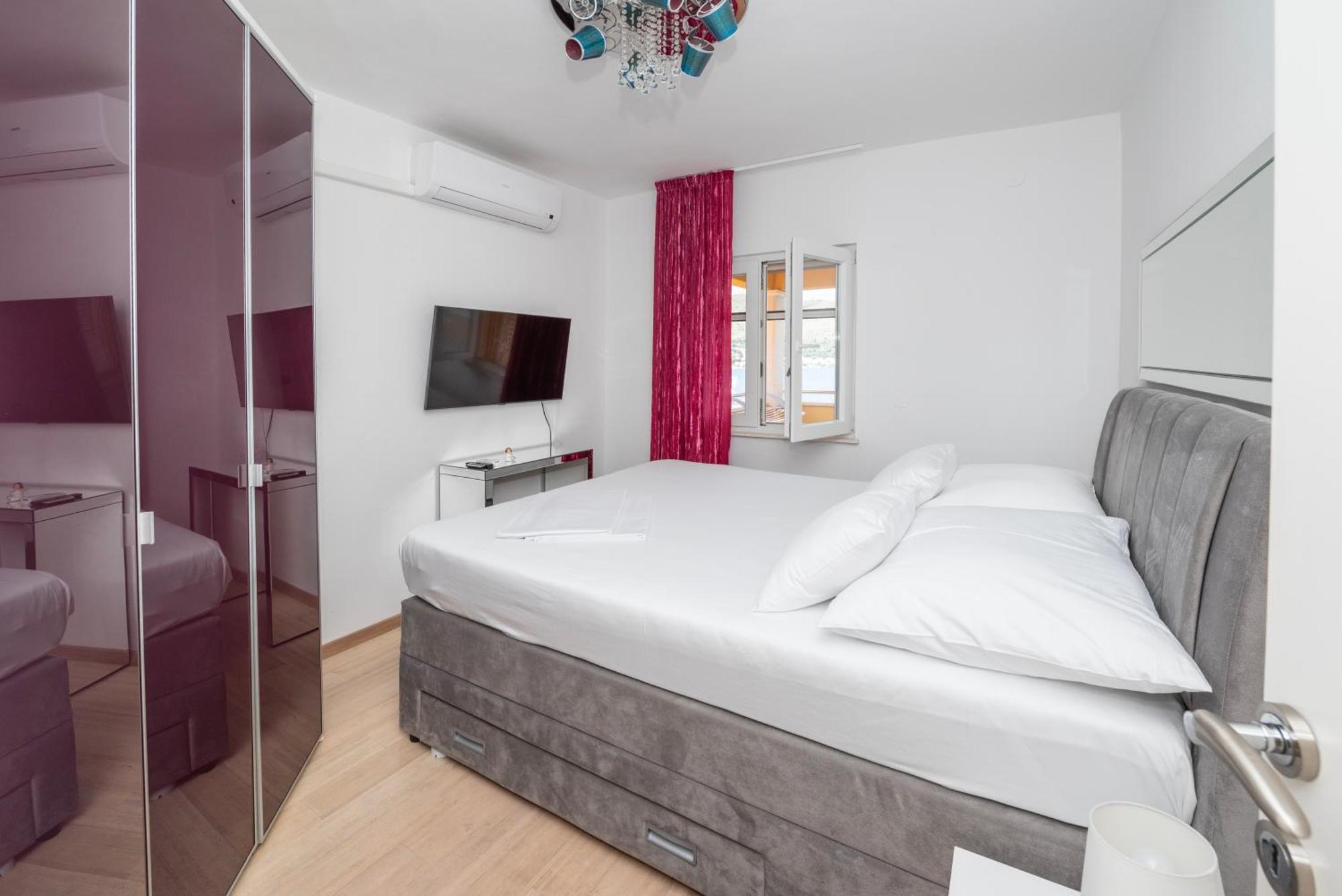 Lavanda Residence With Heated Pool Trogir Split Donji Okrug  Kültér fotó