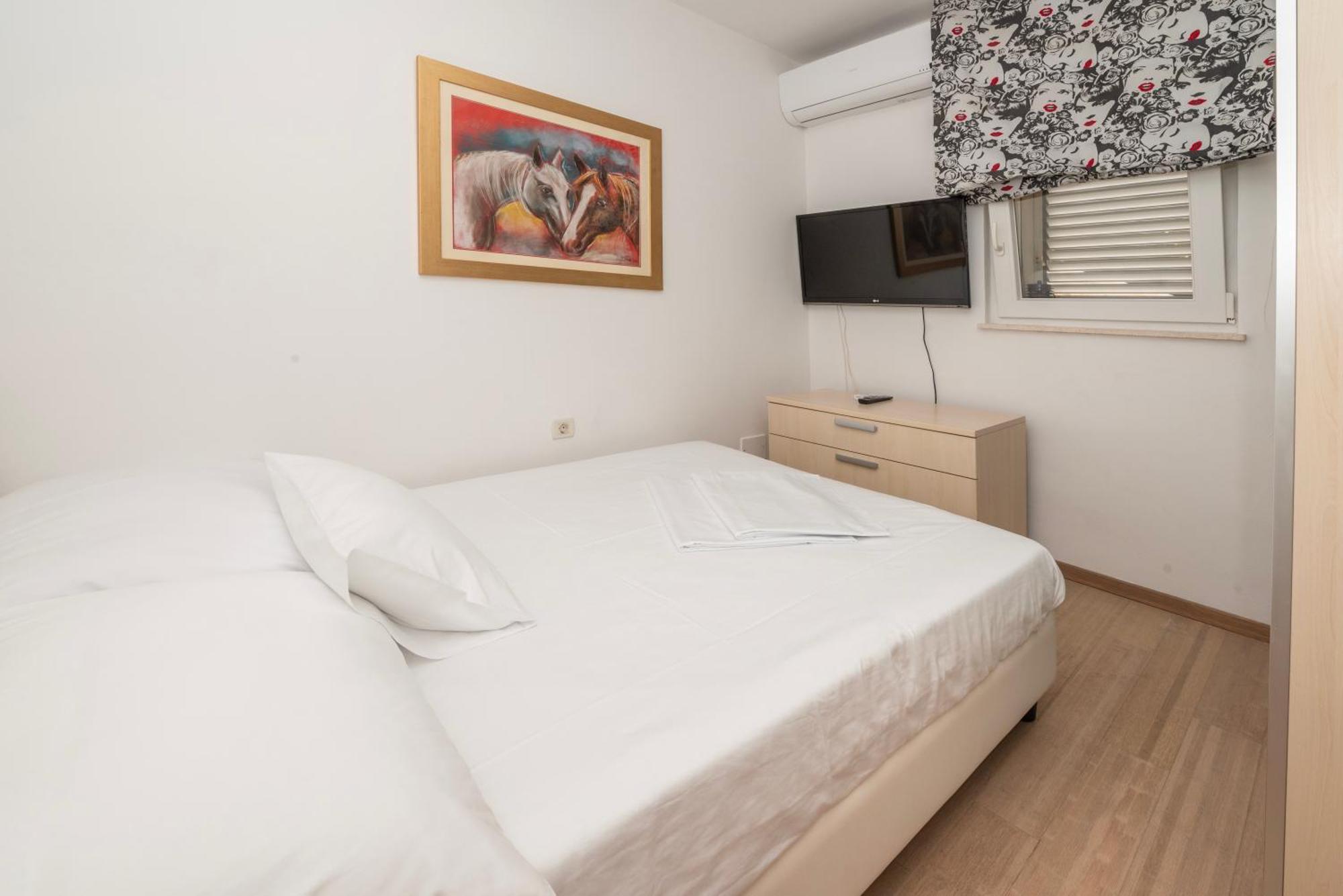 Lavanda Residence With Heated Pool Trogir Split Donji Okrug  Kültér fotó