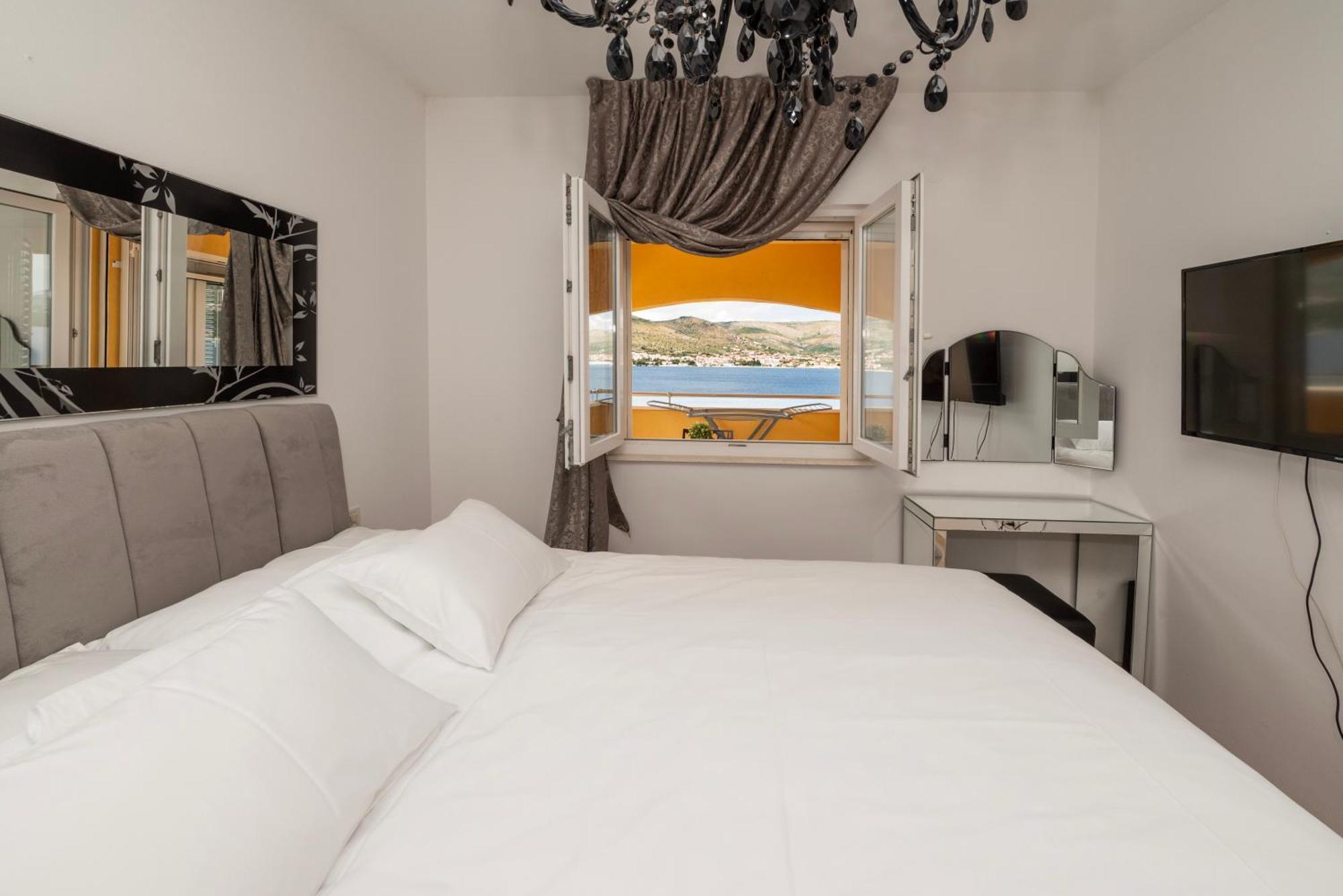 Lavanda Residence With Heated Pool Trogir Split Donji Okrug  Kültér fotó