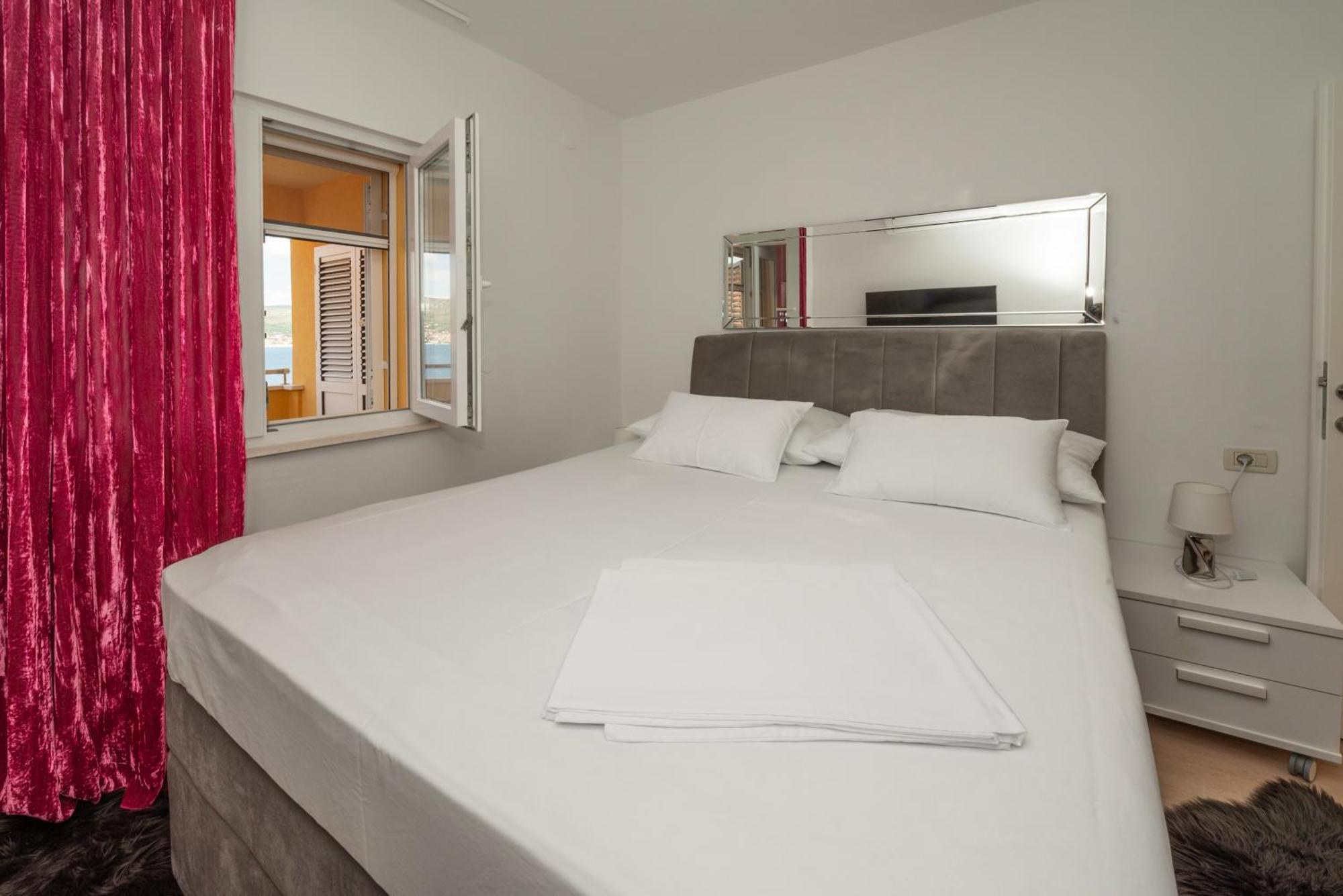 Lavanda Residence With Heated Pool Trogir Split Donji Okrug  Kültér fotó