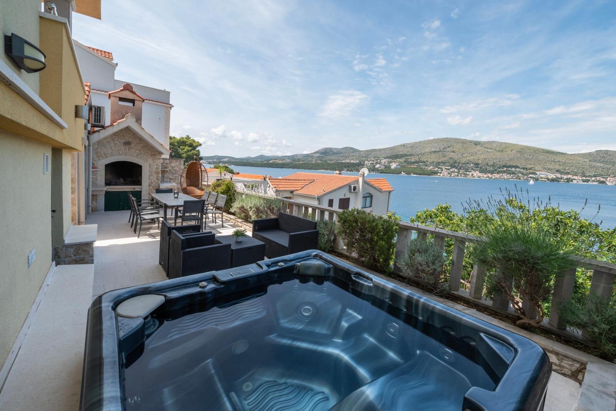 Lavanda Residence With Heated Pool Trogir Split Donji Okrug  Kültér fotó