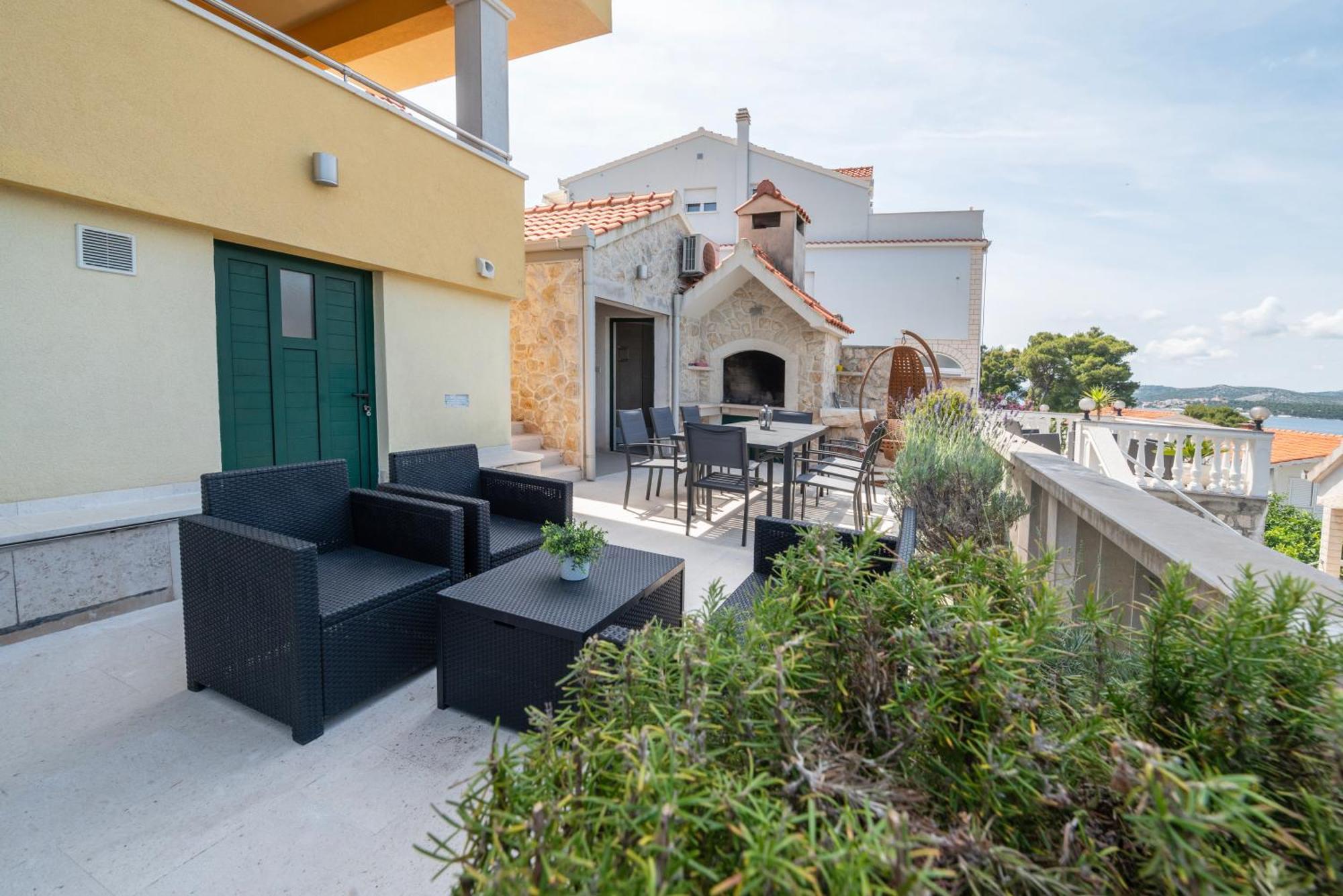 Lavanda Residence With Heated Pool Trogir Split Donji Okrug  Kültér fotó